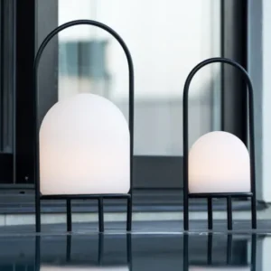 Outdoor-Tischlampe „Cassy“ – wetterfest aus Stahl & Kunststoff in zwei Größen
