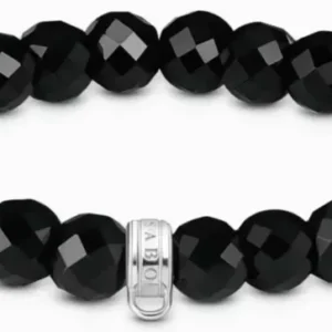 Bead-Armband mit facettierten ovalen schwarzen Perlen und silberner Charm-Öse