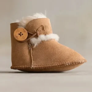 Lammfell Babyschlappen Noa – Echtes Lammfell in Sand, Grau, Rosa & Weiß